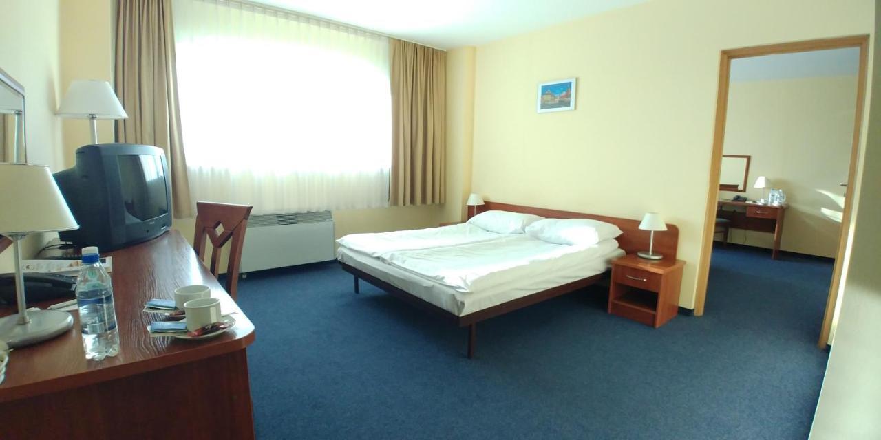 Sangate Hotel Airport Warszawa Zewnętrze zdjęcie